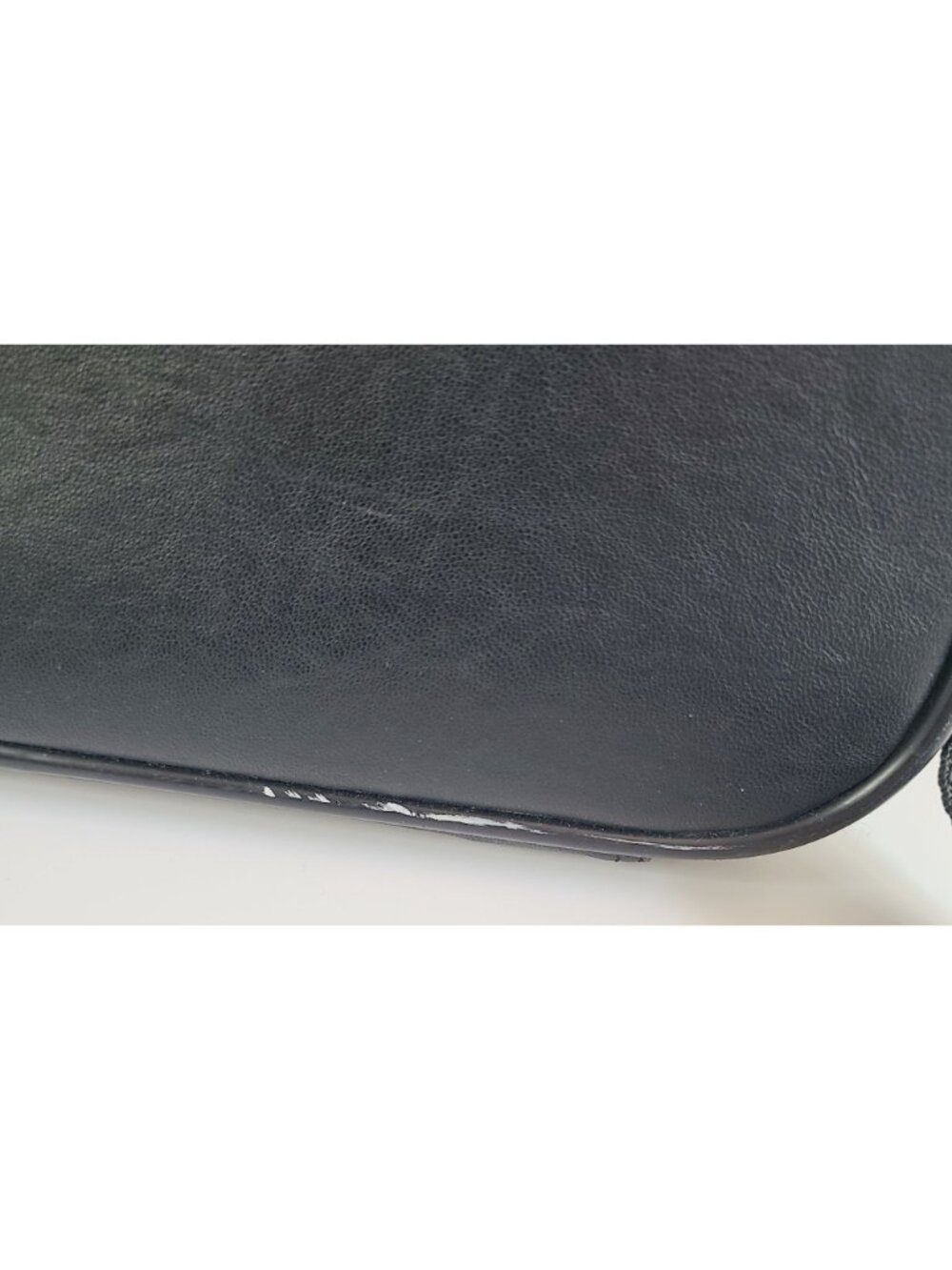 Targus Black Leather Laptop Bag With Shoulder Strap & Multiple Compartments - Picture 9 of 16